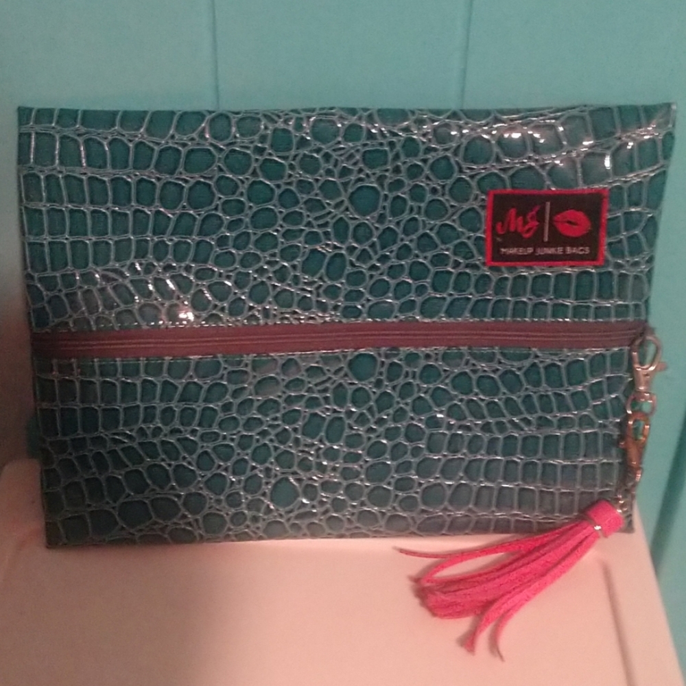 Makeup Junkie Bag size Medium